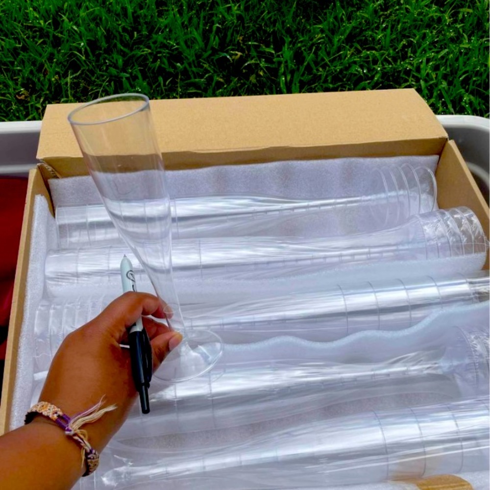 Plastic champagne glasses- 140 count